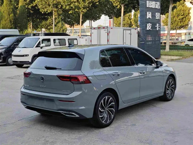 Volkswagen Golf — Фото автомобиля 4