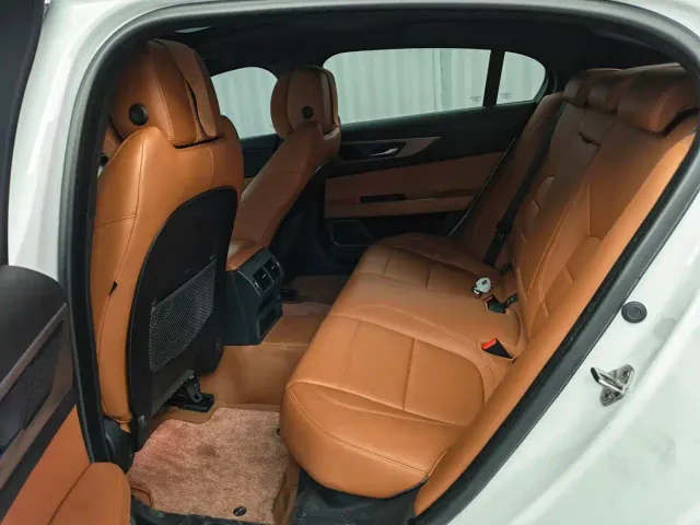 Jaguar XEL — Фото автомобиля 6