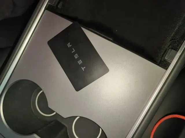 Tesla Model Y — Фото автомобиля 8