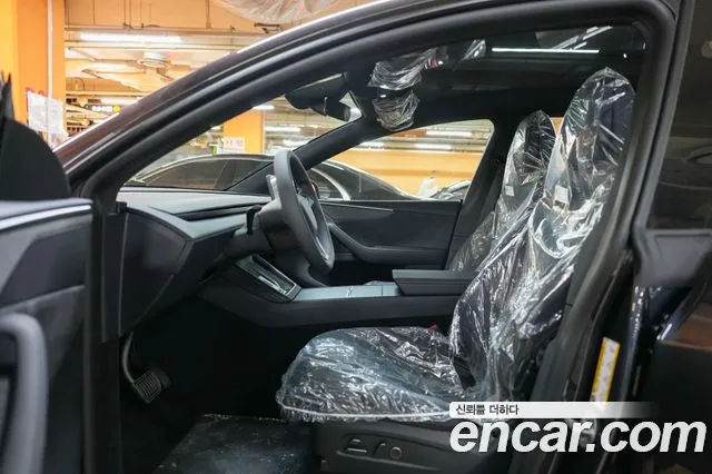 Tesla Model Y — Фото автомобиля 16