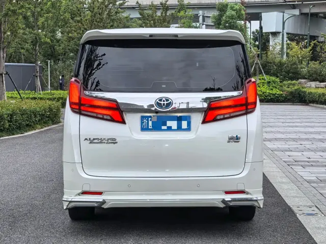 Toyota Alphard — Фото автомобиля 5