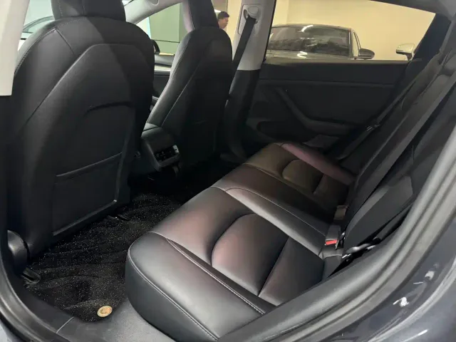Tesla Model 3 — Фото автомобиля 5