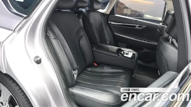 Genesis G80 Бензин 3.5 турбо AWD — Фото автомобиля 10
