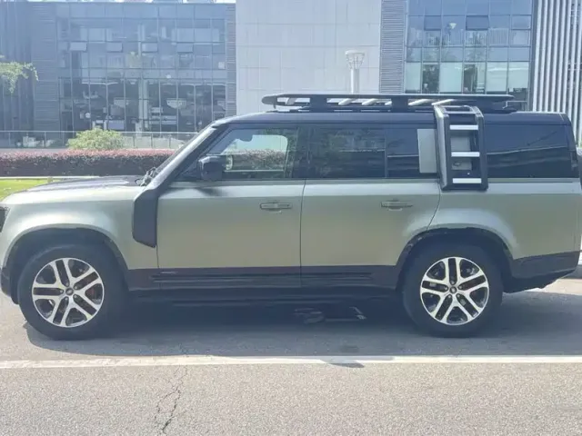 Land Rover Defender — Фото автомобиля 4