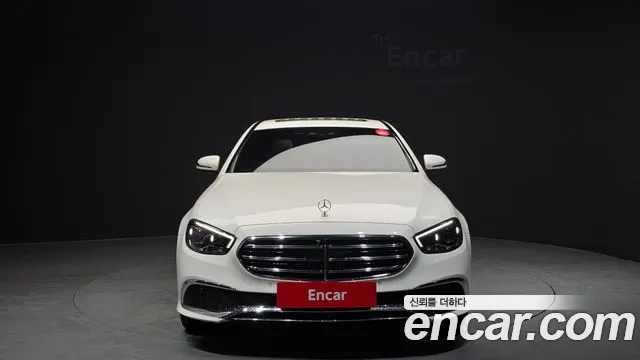 Mercedes-Benz E-Class — Фото автомобиля 3