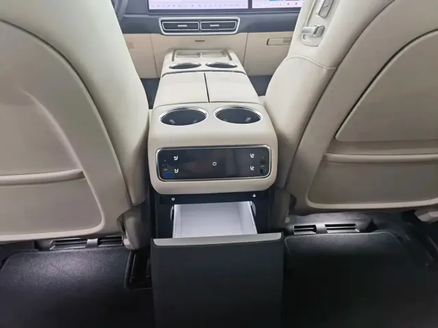 Li Auto L8 — Фото автомобиля 5