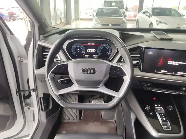 Audi Q4 e-tron — Фото автомобиля 10