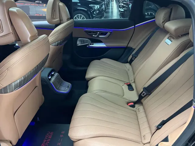 Mercedes-Benz E-Class — Фото автомобиля 10
