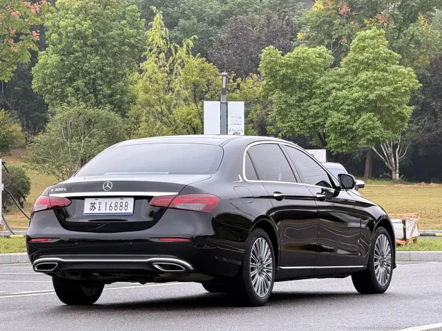Mercedes-Benz E-Class — Фото автомобиля 7