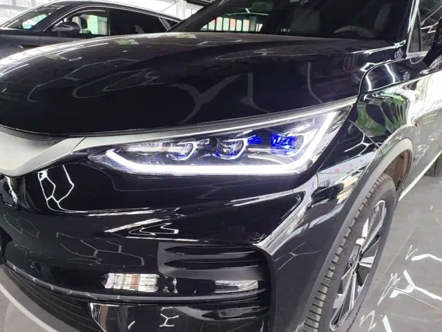 BYD Tang — Фото автомобиля 23