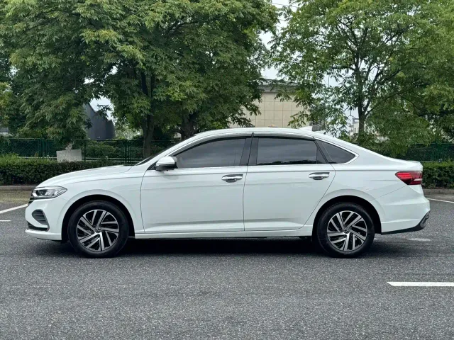 Volkswagen Lavida — Фото автомобиля 2