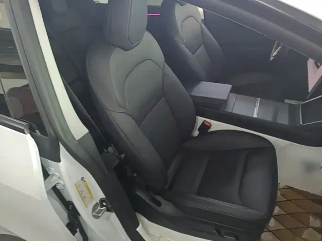 Tesla Model Y — Фото автомобиля 24