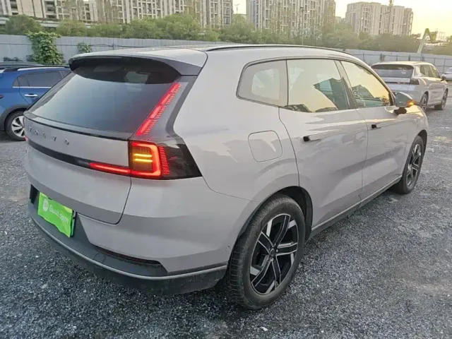 Volvo XC70 Plug-in Hybrid — Фото автомобиля 6