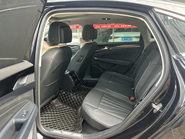 Volkswagen Passat — Фото автомобиля 8
