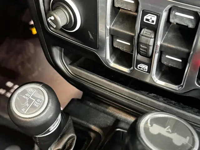 Jeep Wrangler — Фото автомобиля 8
