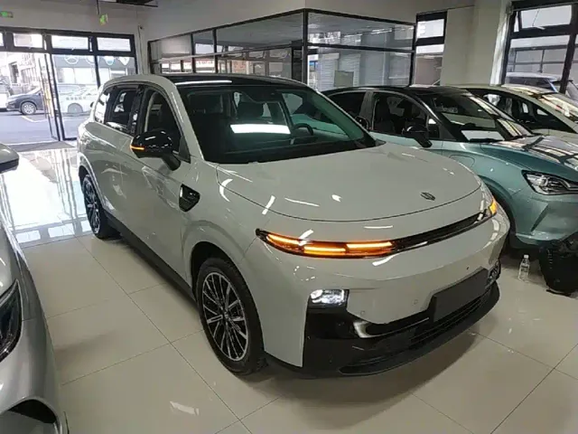 Leapmotor B10 — Фото автомобиля 3