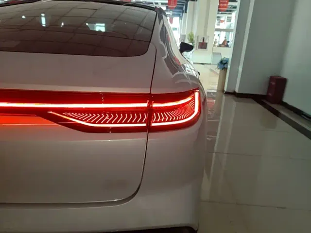 Geely Galaxy E8 — Фото автомобиля 7