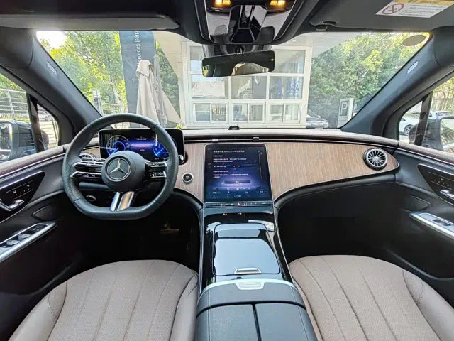 Mercedes-Benz EQE SUV — Фото автомобиля 7