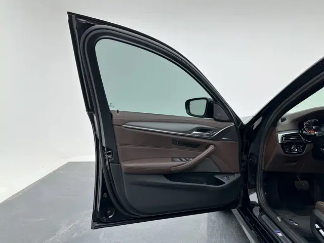 BMW 5 Series — Фото автомобиля 16