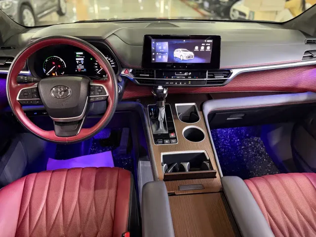 Toyota Sienna — Фото автомобиля 8