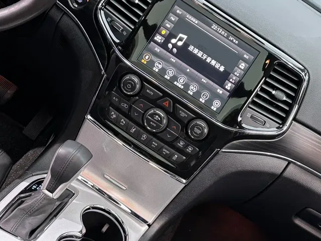 Jeep Grand Cherokee — Фото автомобиля 23