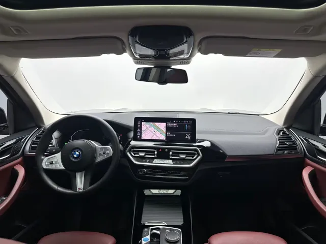 BMW iX3 — Фото автомобиля 9