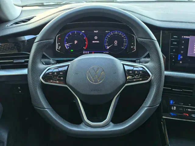 Volkswagen Passat — Фото автомобиля 11