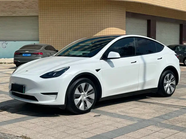 Фотография автомобиля — Tesla Model Y
