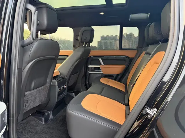 Land Rover Defender — Фото автомобиля 6