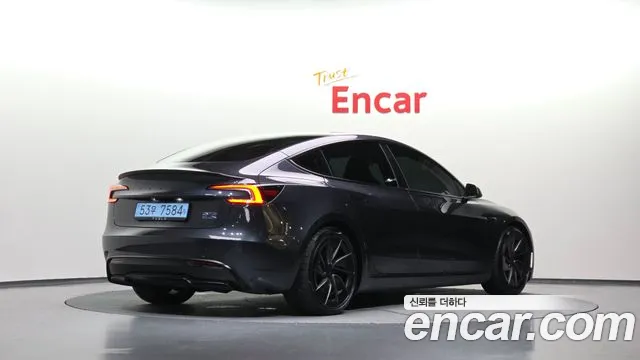 Tesla Model 3 — Фото автомобиля 2