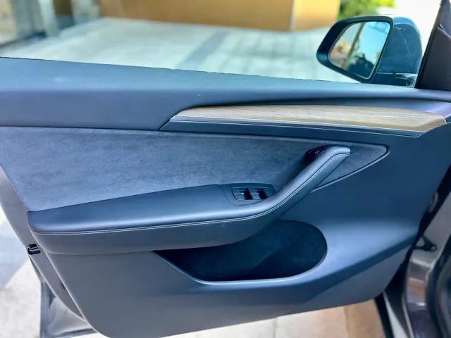 Tesla Model Y — Фото автомобиля 13
