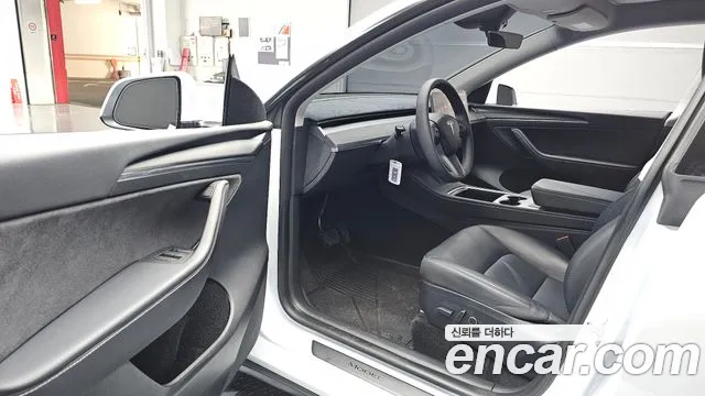 Tesla Model Y — Фото автомобиля 10