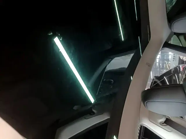Tesla Model Y — Фото автомобиля 17