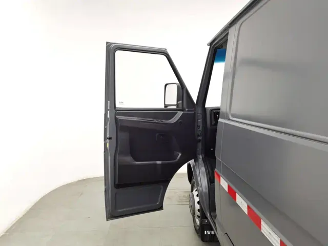 Iveco Iveco Daily 2025 Model V35 Van 2.5T Manual Short Wheelbase Low Roof Dual Tires — Фото автомобиля 8