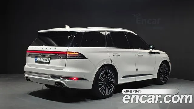 Lincoln Aviator — Фото автомобиля 2