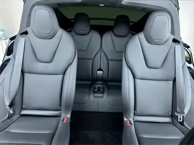 Tesla Model X — Фото автомобиля 7