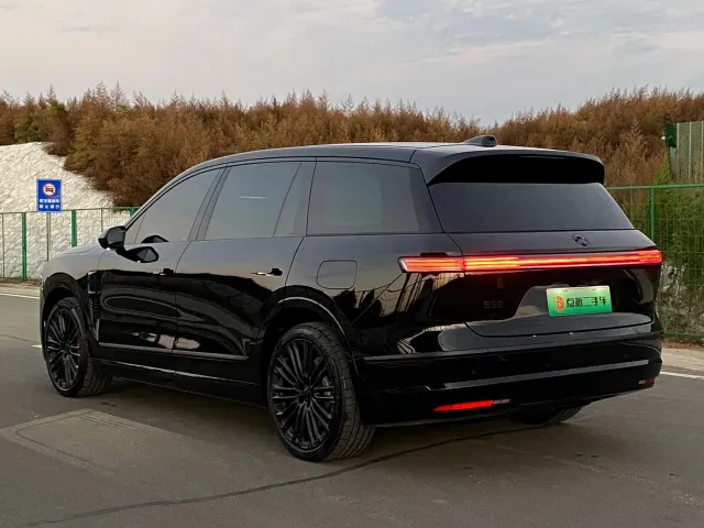 Nio ES8 — Фото автомобиля 6