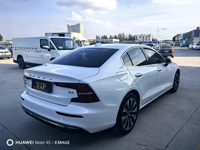 Volvo S60 — Фото автомобиля 9