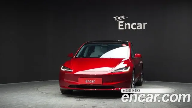 Tesla Model 3 — Фото автомобиля 3