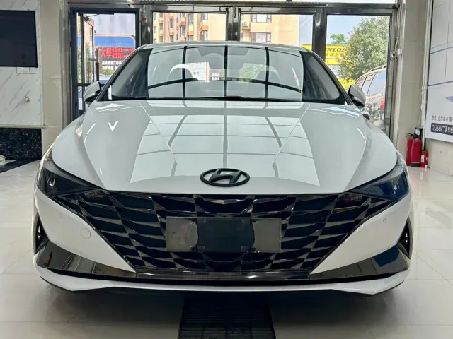 Hyundai Elantra — Фото автомобиля 2