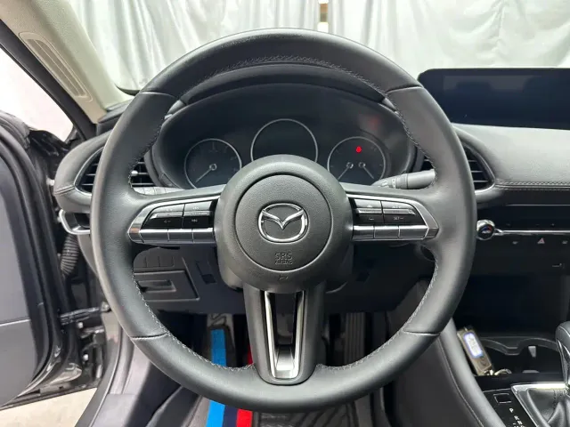 Mazda Axela — Фото автомобиля 7