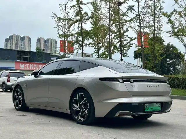 Lynk & Co Z10 — Фото автомобиля 9