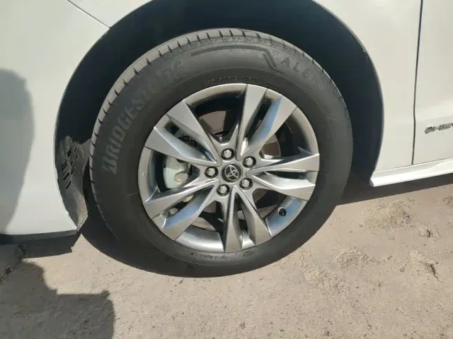 Toyota Sienna — Фото автомобиля 22
