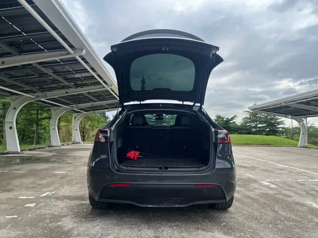 Tesla Model Y — Фото автомобиля 20
