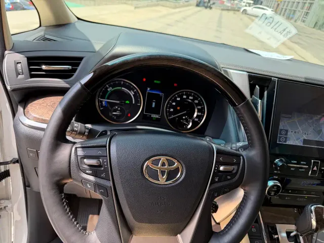 Toyota Alphard — Фото автомобиля 10