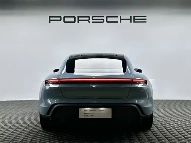 Porsche Taycan — Фото автомобиля 5