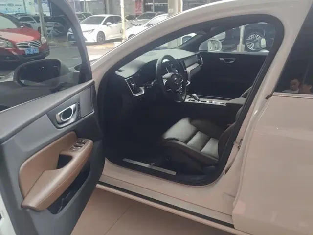 Volvo S60 — Фото автомобиля 15