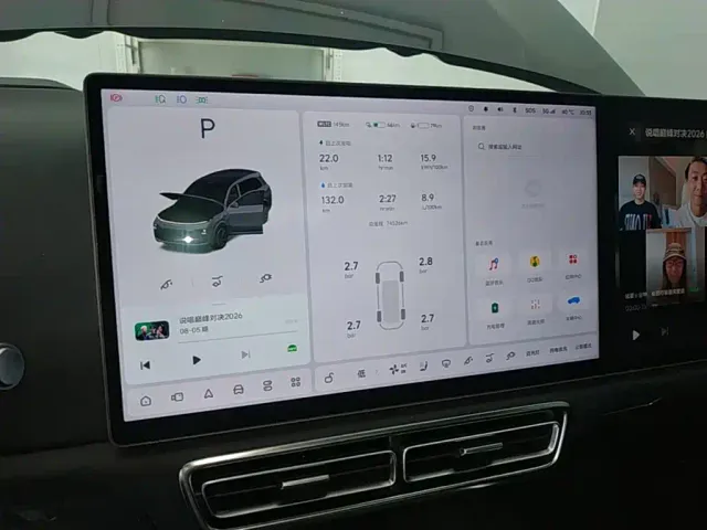 Li Auto L8 — Фото автомобиля 11