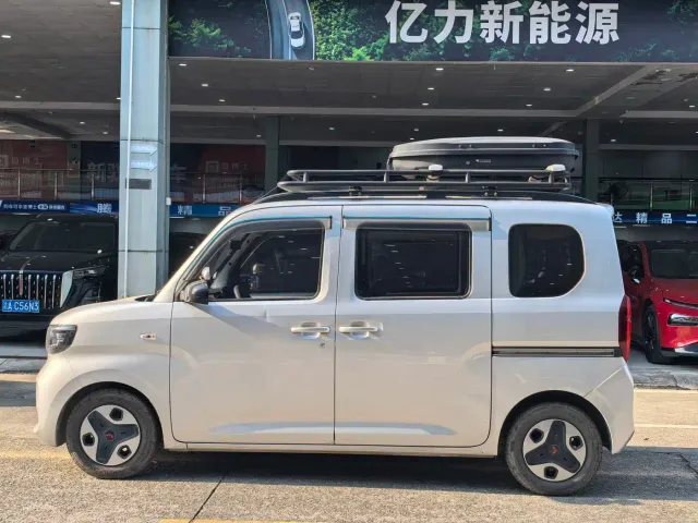 Wuling Zhiguang NEV — Фото автомобиля 3