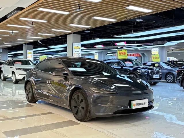 Tesla Model 3 — Фото автомобиля 7